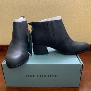 TOMS Leilani Black Leather Ankle Boots size 8